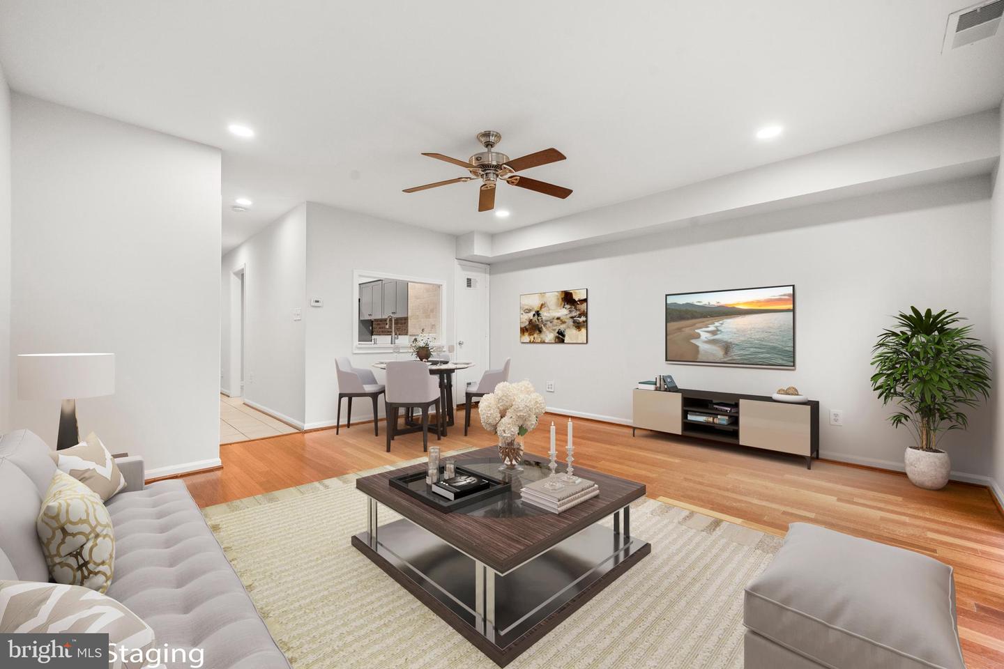 8218 CARRLEIGH PKWY #10, SPRINGFIELD, Virginia 22152, 2 Bedrooms Bedrooms, ,1 BathroomBathrooms,Residential,For sale,8218 CARRLEIGH PKWY #10,VAFX2269042 MLS # VAFX2269042