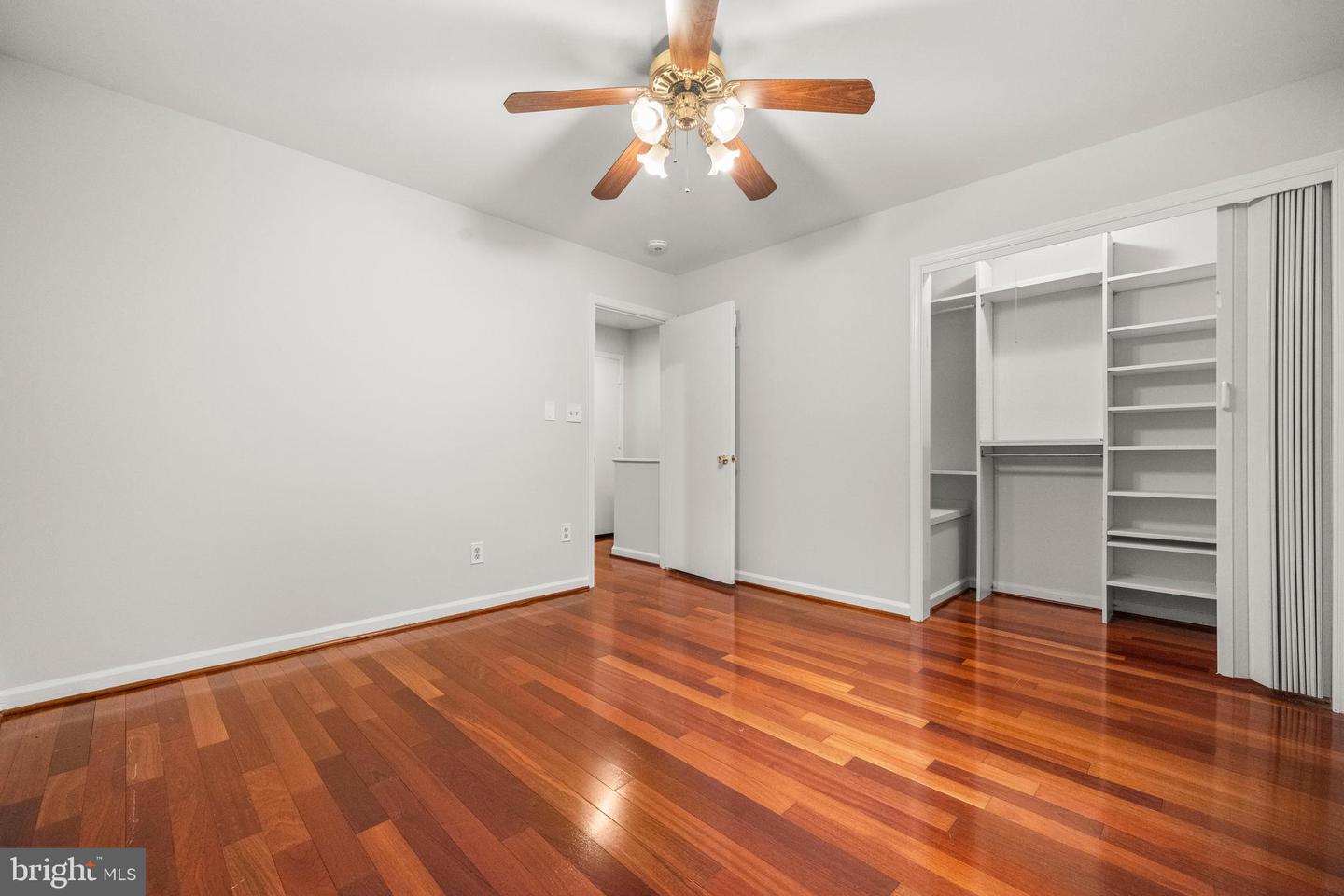 8218 CARRLEIGH PKWY #10, SPRINGFIELD, Virginia 22152, 2 Bedrooms Bedrooms, ,1 BathroomBathrooms,Residential,For sale,8218 CARRLEIGH PKWY #10,VAFX2269042 MLS # VAFX2269042