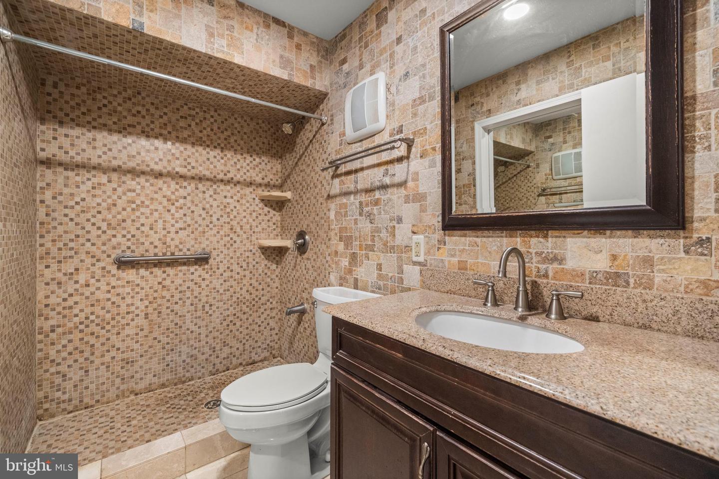 8218 CARRLEIGH PKWY #10, SPRINGFIELD, Virginia 22152, 2 Bedrooms Bedrooms, ,1 BathroomBathrooms,Residential,For sale,8218 CARRLEIGH PKWY #10,VAFX2269042 MLS # VAFX2269042