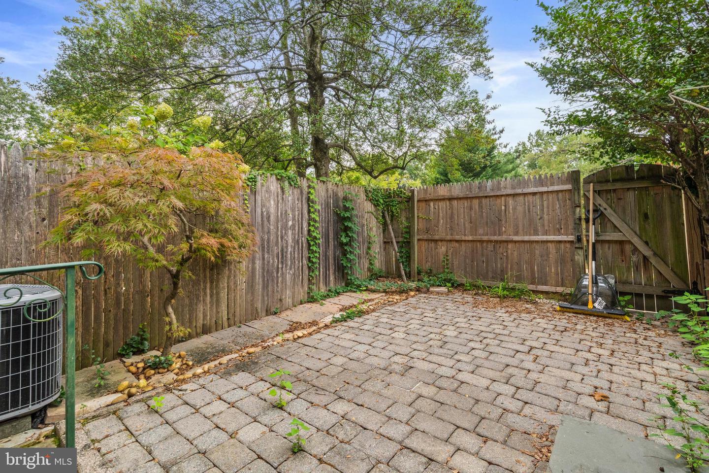 8218 CARRLEIGH PKWY #10, SPRINGFIELD, Virginia 22152, 2 Bedrooms Bedrooms, ,1 BathroomBathrooms,Residential,For sale,8218 CARRLEIGH PKWY #10,VAFX2269042 MLS # VAFX2269042