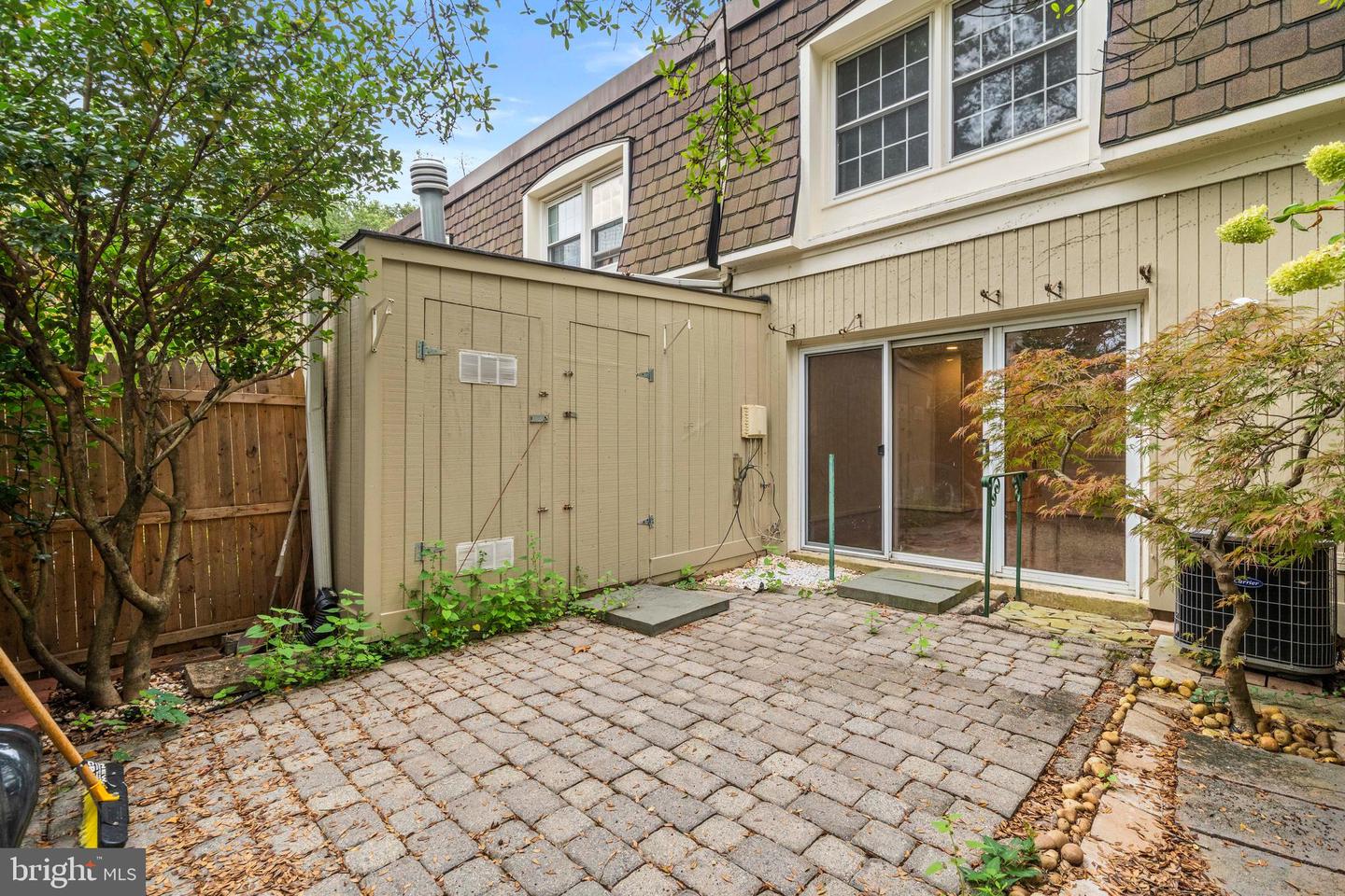 8218 CARRLEIGH PKWY #10, SPRINGFIELD, Virginia 22152, 2 Bedrooms Bedrooms, ,1 BathroomBathrooms,Residential,For sale,8218 CARRLEIGH PKWY #10,VAFX2269042 MLS # VAFX2269042