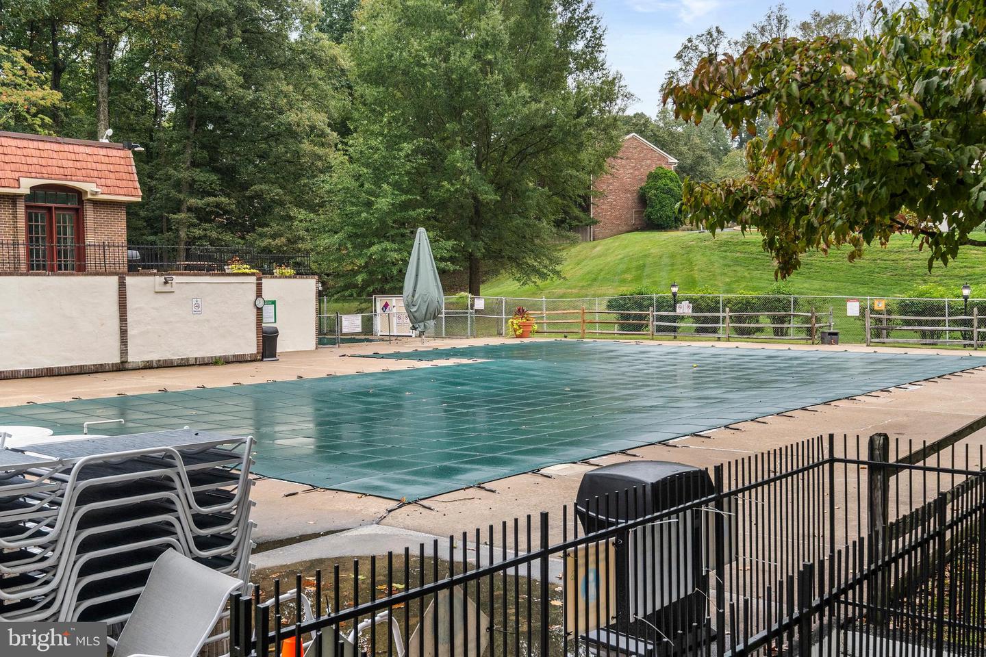 8218 CARRLEIGH PKWY #10, SPRINGFIELD, Virginia 22152, 2 Bedrooms Bedrooms, ,1 BathroomBathrooms,Residential,For sale,8218 CARRLEIGH PKWY #10,VAFX2269042 MLS # VAFX2269042