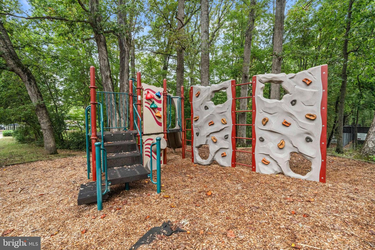 8218 CARRLEIGH PKWY #10, SPRINGFIELD, Virginia 22152, 2 Bedrooms Bedrooms, ,1 BathroomBathrooms,Residential,For sale,8218 CARRLEIGH PKWY #10,VAFX2269042 MLS # VAFX2269042