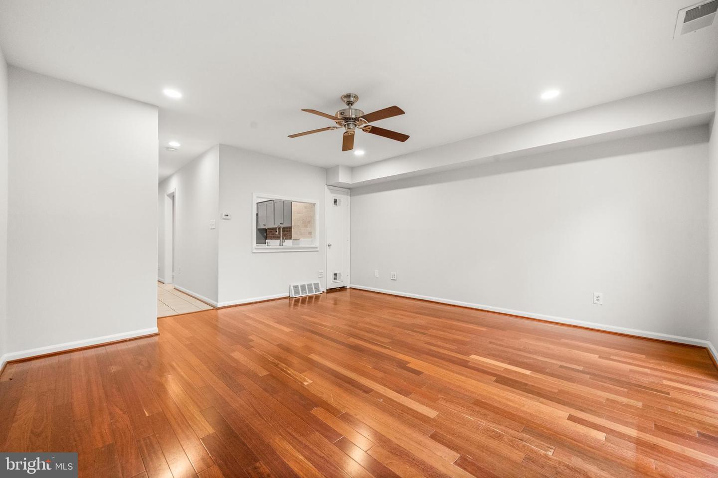 8218 CARRLEIGH PKWY #10, SPRINGFIELD, Virginia 22152, 2 Bedrooms Bedrooms, ,1 BathroomBathrooms,Residential,For sale,8218 CARRLEIGH PKWY #10,VAFX2269042 MLS # VAFX2269042