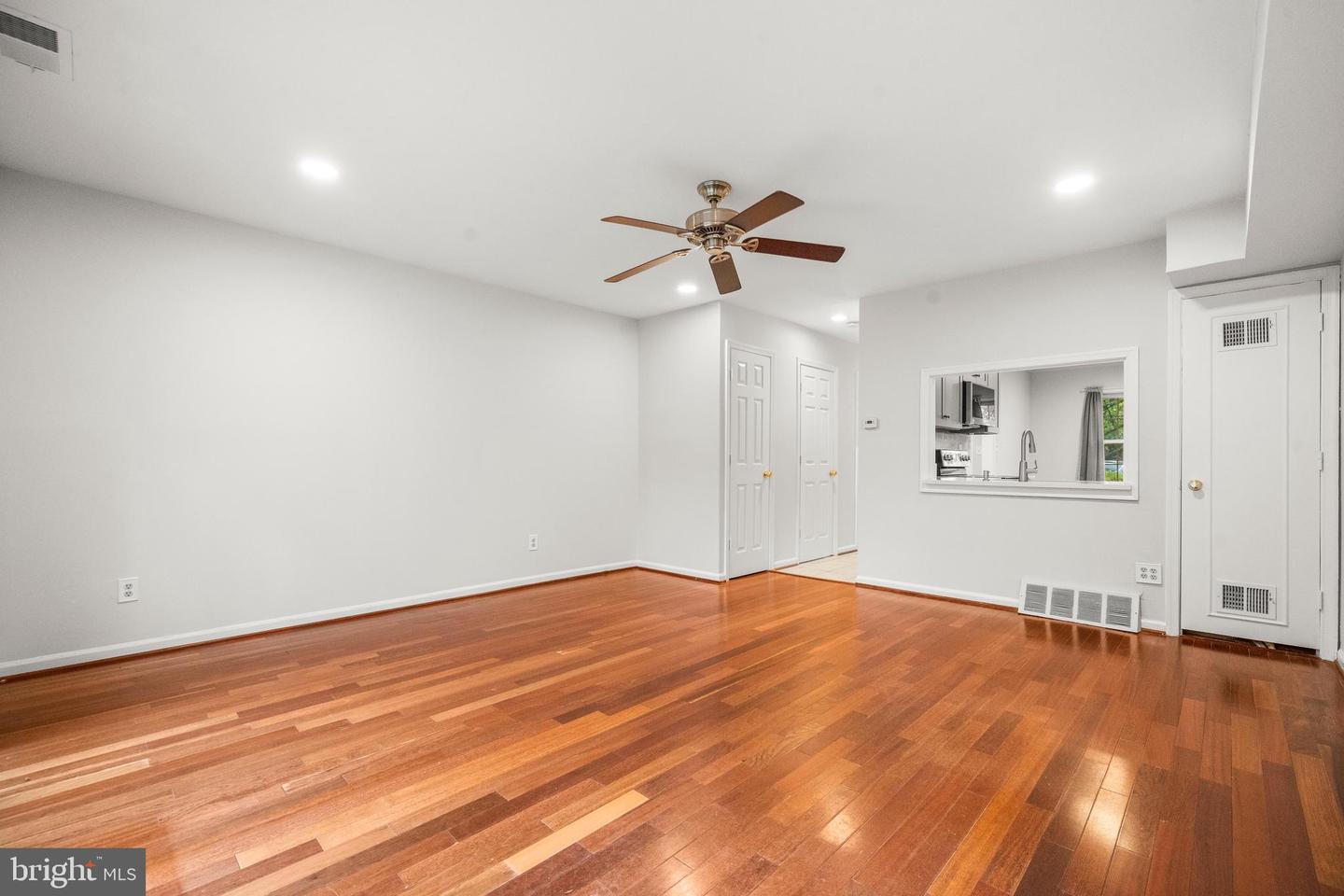 8218 CARRLEIGH PKWY #10, SPRINGFIELD, Virginia 22152, 2 Bedrooms Bedrooms, ,1 BathroomBathrooms,Residential,For sale,8218 CARRLEIGH PKWY #10,VAFX2269042 MLS # VAFX2269042