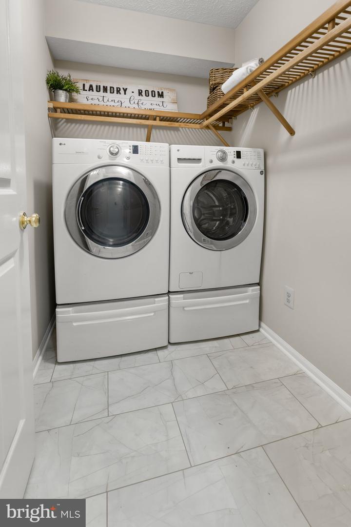 16606 ACCOLON CT, DUMFRIES, Virginia 22025, 4 Bedrooms Bedrooms, 18 Rooms Rooms,3 BathroomsBathrooms,Residential,For sale,16606 ACCOLON CT,VAPW2104716 MLS # VAPW2104716