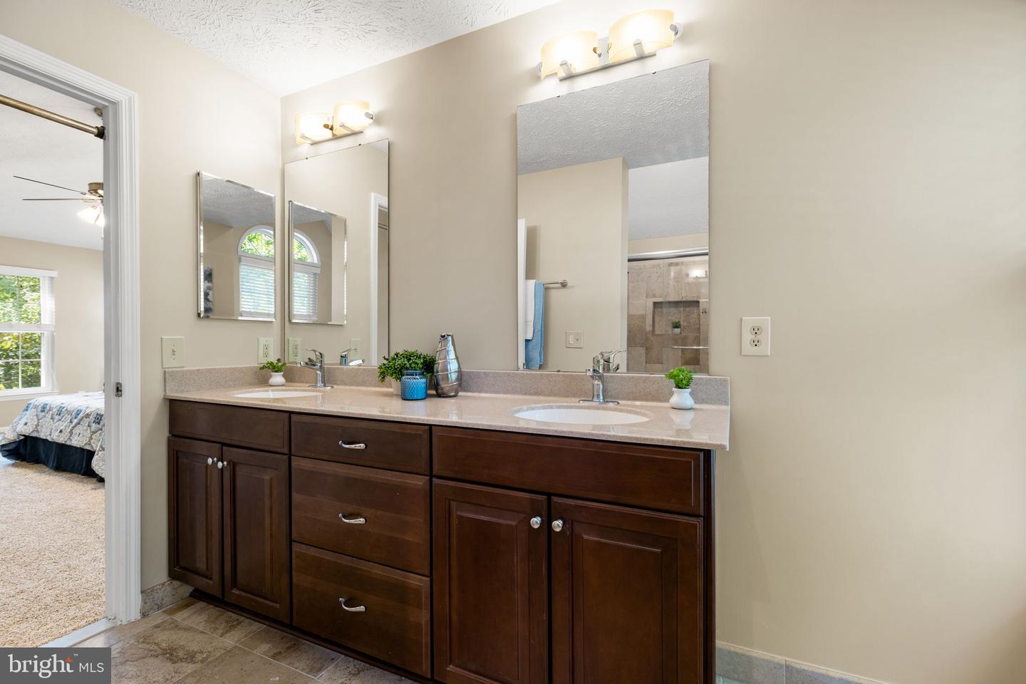 16606 ACCOLON CT, DUMFRIES, Virginia 22025, 4 Bedrooms Bedrooms, 18 Rooms Rooms,3 BathroomsBathrooms,Residential,For sale,16606 ACCOLON CT,VAPW2104716 MLS # VAPW2104716