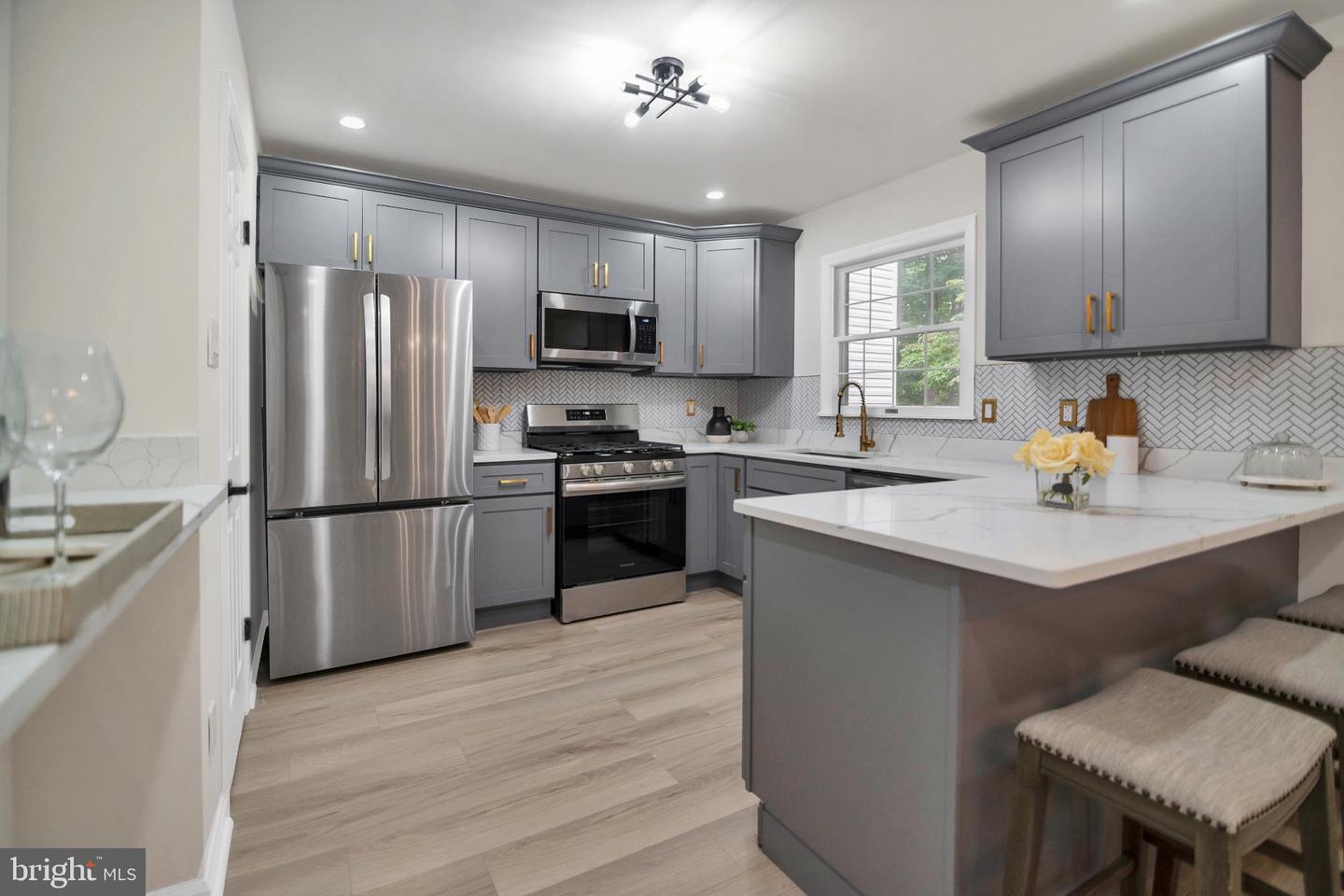 5809 SHANA PL, BURKE, Virginia 22015, 3 Bedrooms Bedrooms, 7 Rooms Rooms,3 BathroomsBathrooms,Residential,For sale,5809 SHANA PL,VAFX2269254 MLS # VAFX2269254