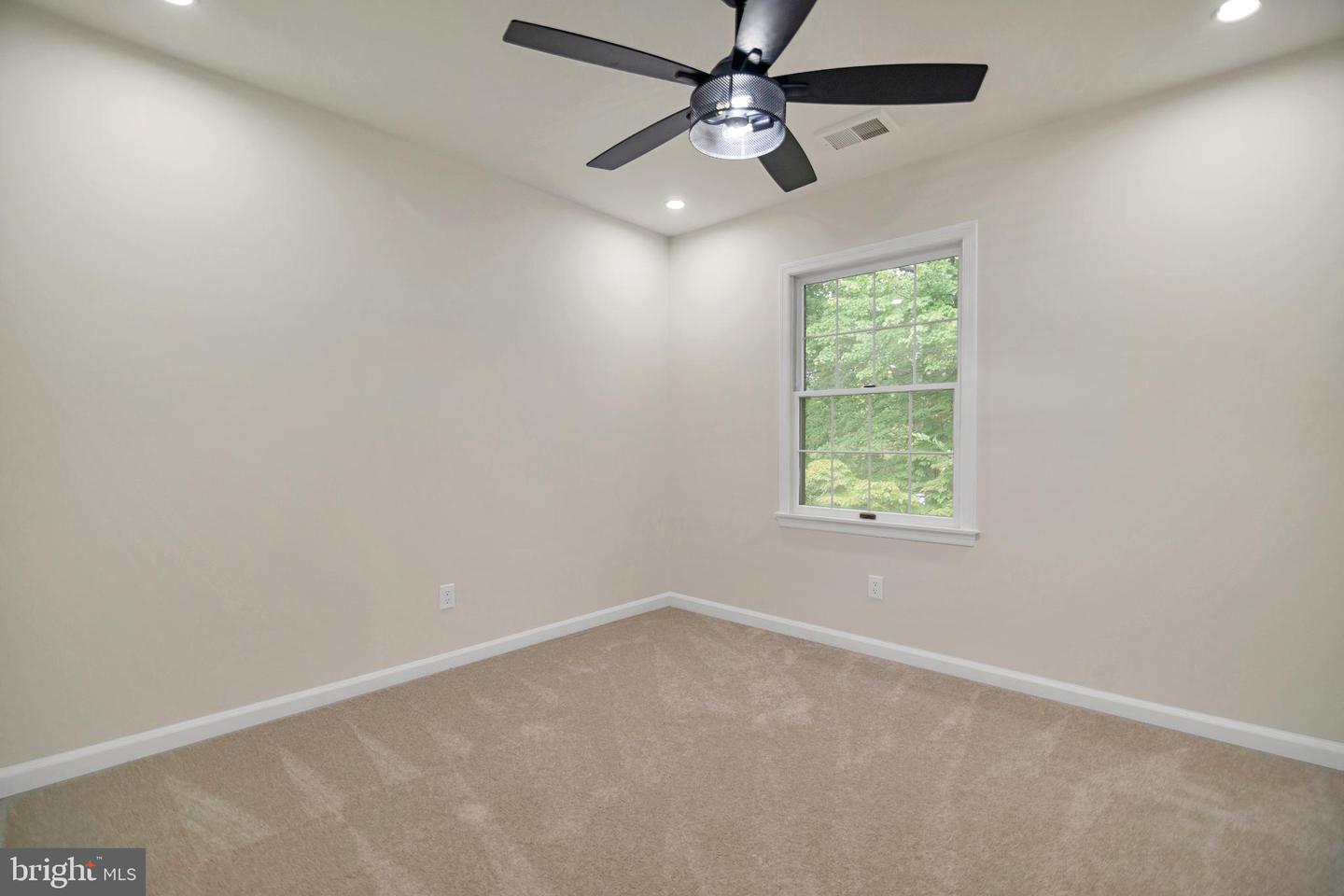 5809 SHANA PL, BURKE, Virginia 22015, 3 Bedrooms Bedrooms, 7 Rooms Rooms,3 BathroomsBathrooms,Residential,For sale,5809 SHANA PL,VAFX2269254 MLS # VAFX2269254
