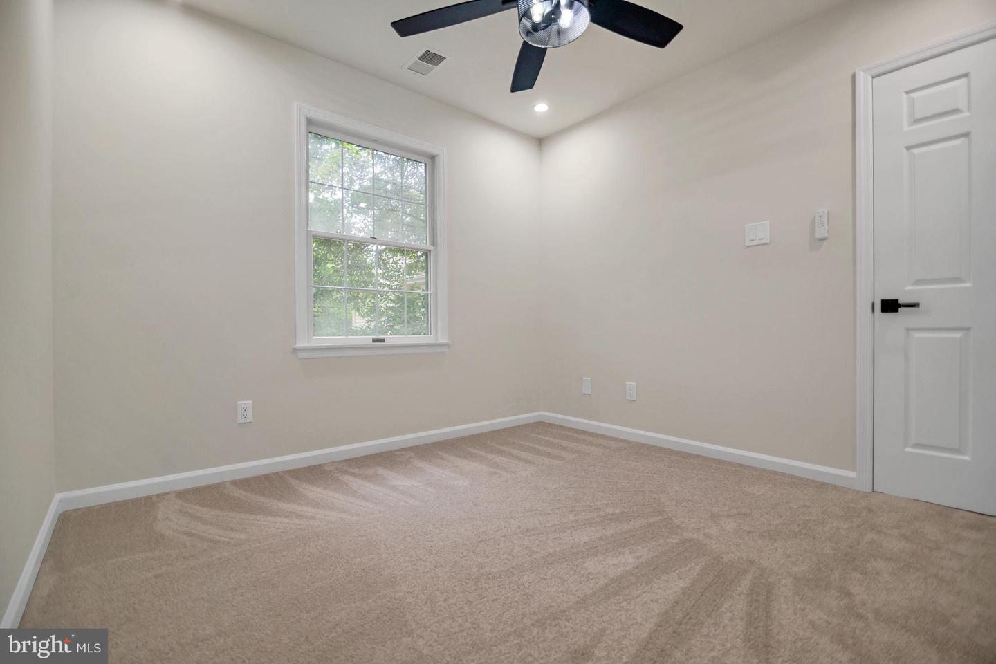 5809 SHANA PL, BURKE, Virginia 22015, 3 Bedrooms Bedrooms, 7 Rooms Rooms,3 BathroomsBathrooms,Residential,For sale,5809 SHANA PL,VAFX2269254 MLS # VAFX2269254