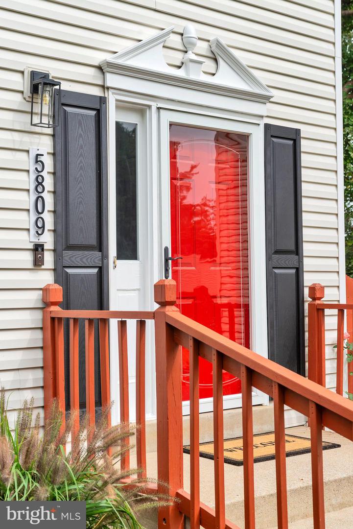 5809 SHANA PL, BURKE, Virginia 22015, 3 Bedrooms Bedrooms, 7 Rooms Rooms,3 BathroomsBathrooms,Residential,For sale,5809 SHANA PL,VAFX2269254 MLS # VAFX2269254