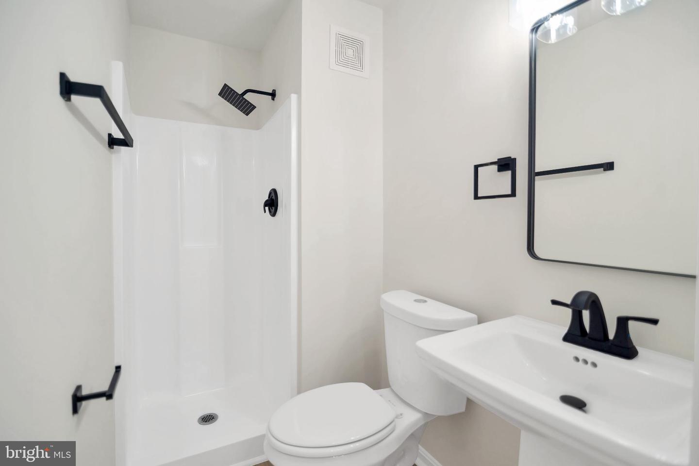 5809 SHANA PL, BURKE, Virginia 22015, 3 Bedrooms Bedrooms, 7 Rooms Rooms,3 BathroomsBathrooms,Residential,For sale,5809 SHANA PL,VAFX2269254 MLS # VAFX2269254
