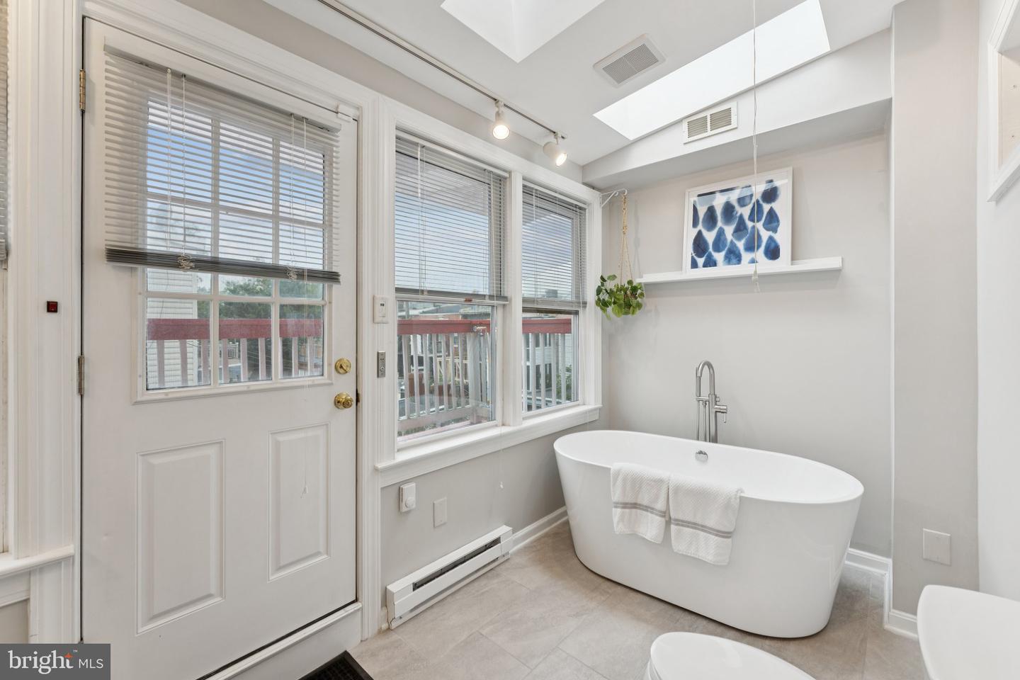 414 7TH ST NE, WASHINGTON, District Of Columbia 20002, 3 Bedrooms Bedrooms, ,2 BathroomsBathrooms,Residential,For sale,414 7TH ST NE,DCDC2224136 MLS # DCDC2224136