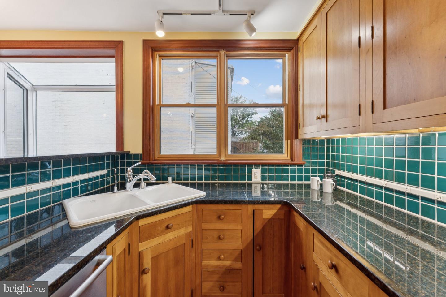 414 7TH ST NE, WASHINGTON, District Of Columbia 20002, 3 Bedrooms Bedrooms, ,2 BathroomsBathrooms,Residential,For sale,414 7TH ST NE,DCDC2224136 MLS # DCDC2224136