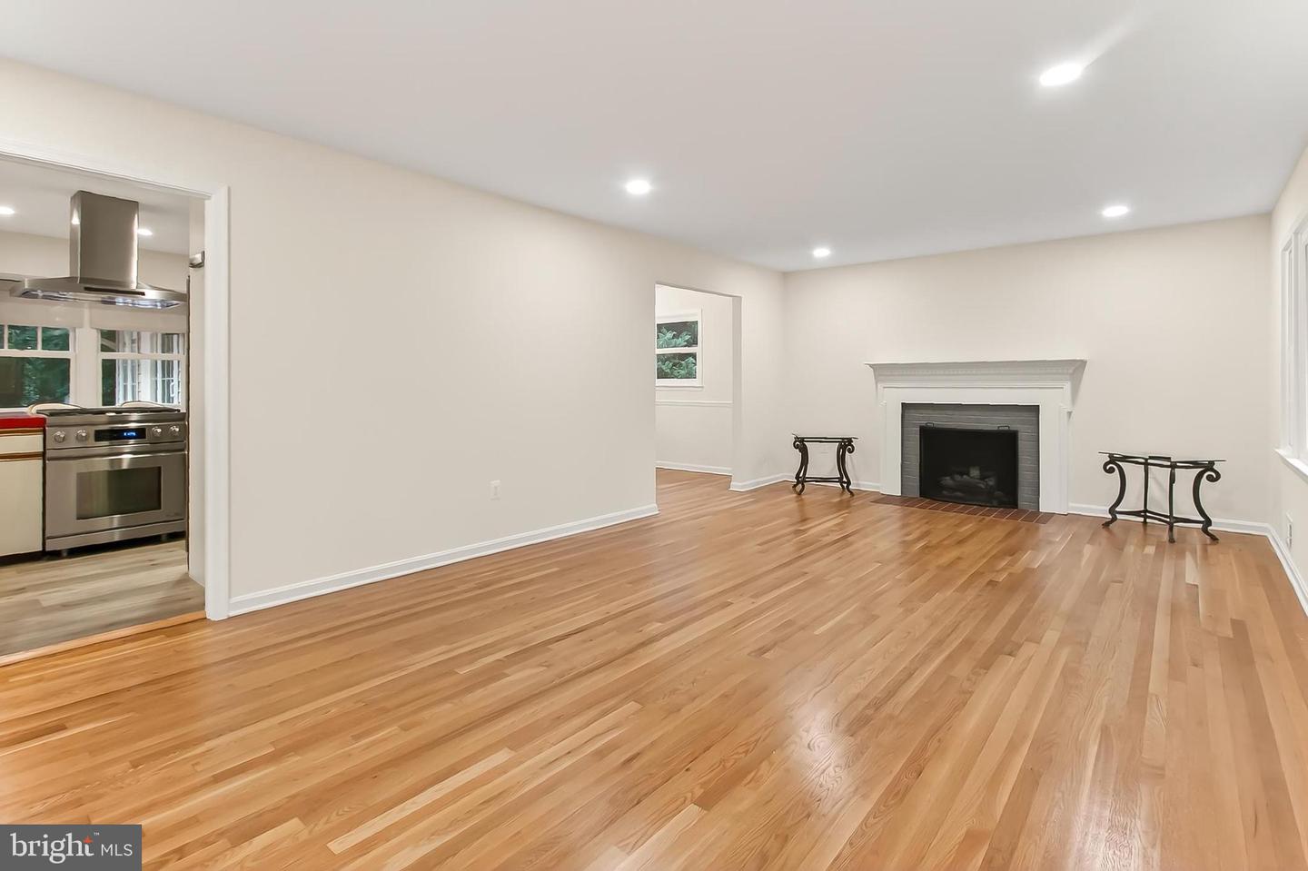 5112 CLINTON RD, ALEXANDRIA, Virginia 22312, 3 Bedrooms Bedrooms, 8 Rooms Rooms,2 BathroomsBathrooms,Residential,For sale,5112 CLINTON RD,VAFX2269286 MLS # VAFX2269286
