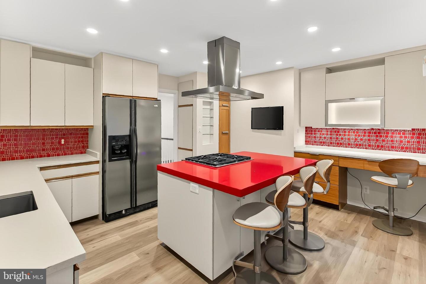 5112 CLINTON RD, ALEXANDRIA, Virginia 22312, 3 Bedrooms Bedrooms, 8 Rooms Rooms,2 BathroomsBathrooms,Residential,For sale,5112 CLINTON RD,VAFX2269286 MLS # VAFX2269286
