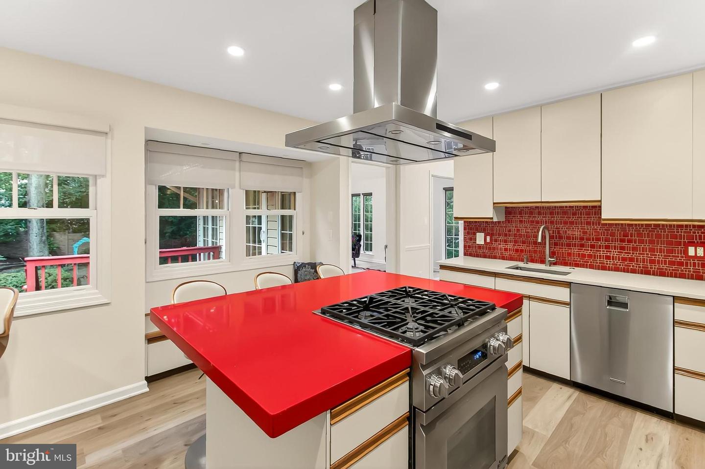 5112 CLINTON RD, ALEXANDRIA, Virginia 22312, 3 Bedrooms Bedrooms, 8 Rooms Rooms,2 BathroomsBathrooms,Residential,For sale,5112 CLINTON RD,VAFX2269286 MLS # VAFX2269286