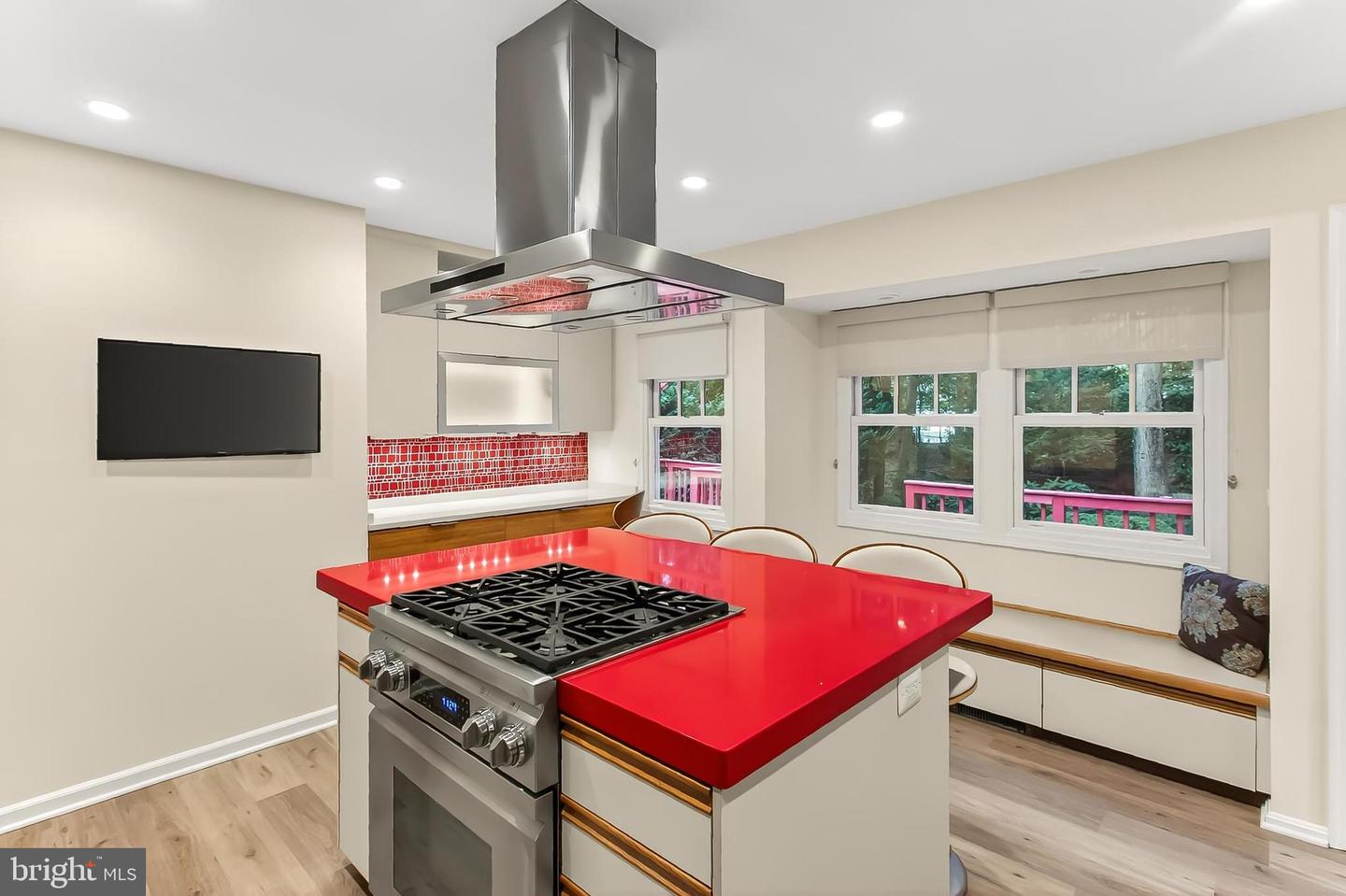 5112 CLINTON RD, ALEXANDRIA, Virginia 22312, 3 Bedrooms Bedrooms, 8 Rooms Rooms,2 BathroomsBathrooms,Residential,For sale,5112 CLINTON RD,VAFX2269286 MLS # VAFX2269286
