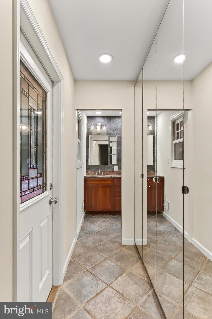 5112 CLINTON RD, ALEXANDRIA, Virginia 22312, 3 Bedrooms Bedrooms, 8 Rooms Rooms,2 BathroomsBathrooms,Residential,For sale,5112 CLINTON RD,VAFX2269286 MLS # VAFX2269286