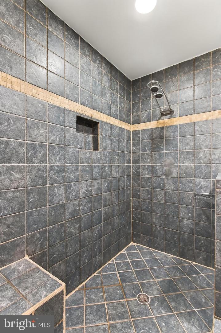 5112 CLINTON RD, ALEXANDRIA, Virginia 22312, 3 Bedrooms Bedrooms, 8 Rooms Rooms,2 BathroomsBathrooms,Residential,For sale,5112 CLINTON RD,VAFX2269286 MLS # VAFX2269286