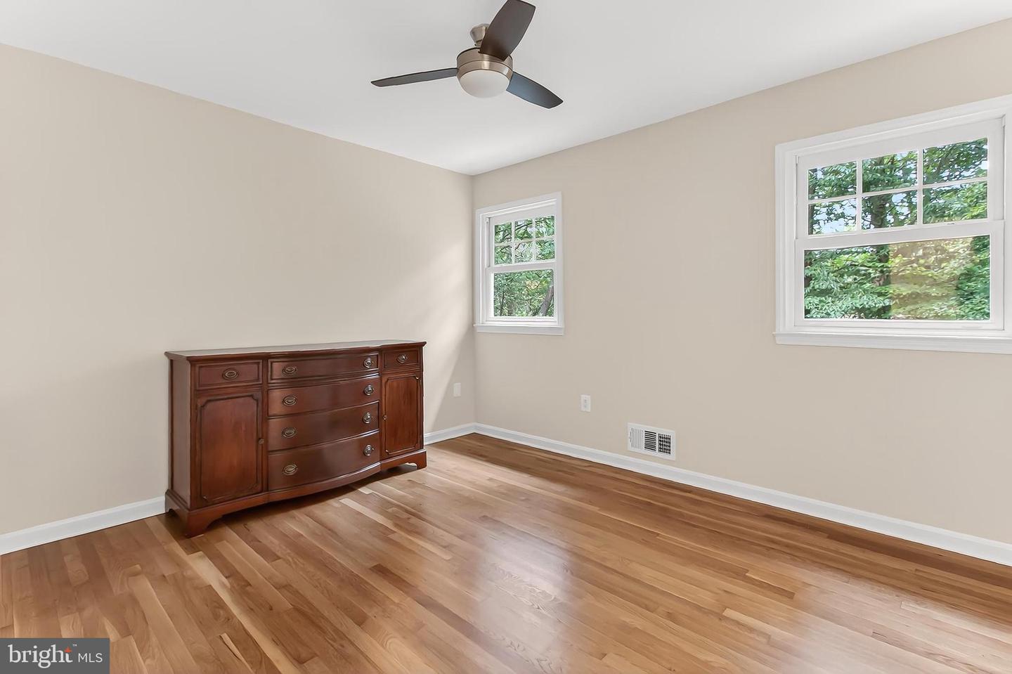 5112 CLINTON RD, ALEXANDRIA, Virginia 22312, 3 Bedrooms Bedrooms, 8 Rooms Rooms,2 BathroomsBathrooms,Residential,For sale,5112 CLINTON RD,VAFX2269286 MLS # VAFX2269286