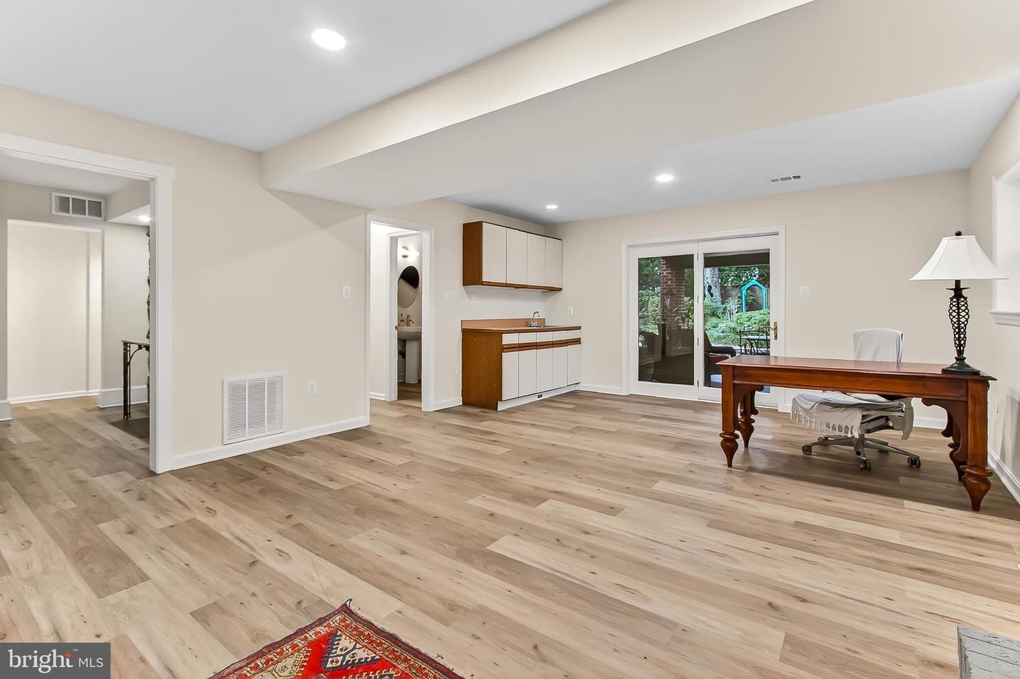 5112 CLINTON RD, ALEXANDRIA, Virginia 22312, 3 Bedrooms Bedrooms, 8 Rooms Rooms,2 BathroomsBathrooms,Residential,For sale,5112 CLINTON RD,VAFX2269286 MLS # VAFX2269286