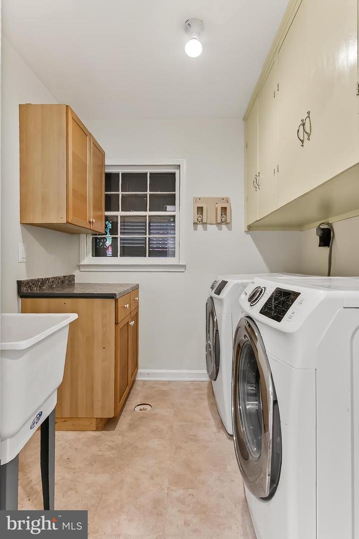 5112 CLINTON RD, ALEXANDRIA, Virginia 22312, 3 Bedrooms Bedrooms, 8 Rooms Rooms,2 BathroomsBathrooms,Residential,For sale,5112 CLINTON RD,VAFX2269286 MLS # VAFX2269286