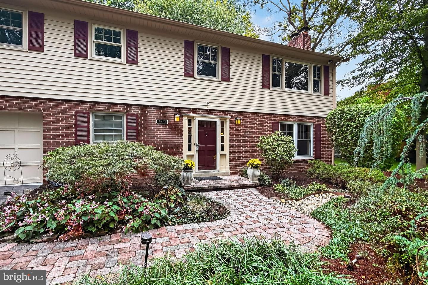 5112 CLINTON RD, ALEXANDRIA, Virginia 22312, 3 Bedrooms Bedrooms, 8 Rooms Rooms,2 BathroomsBathrooms,Residential,For sale,5112 CLINTON RD,VAFX2269286 MLS # VAFX2269286