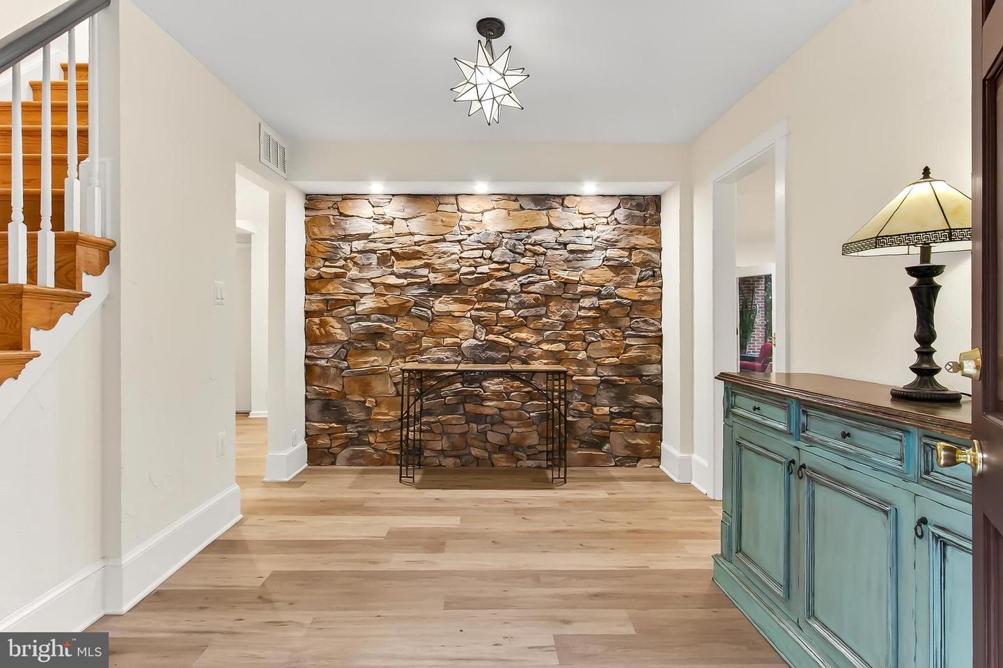 5112 CLINTON RD, ALEXANDRIA, Virginia 22312, 3 Bedrooms Bedrooms, 8 Rooms Rooms,2 BathroomsBathrooms,Residential,For sale,5112 CLINTON RD,VAFX2269286 MLS # VAFX2269286