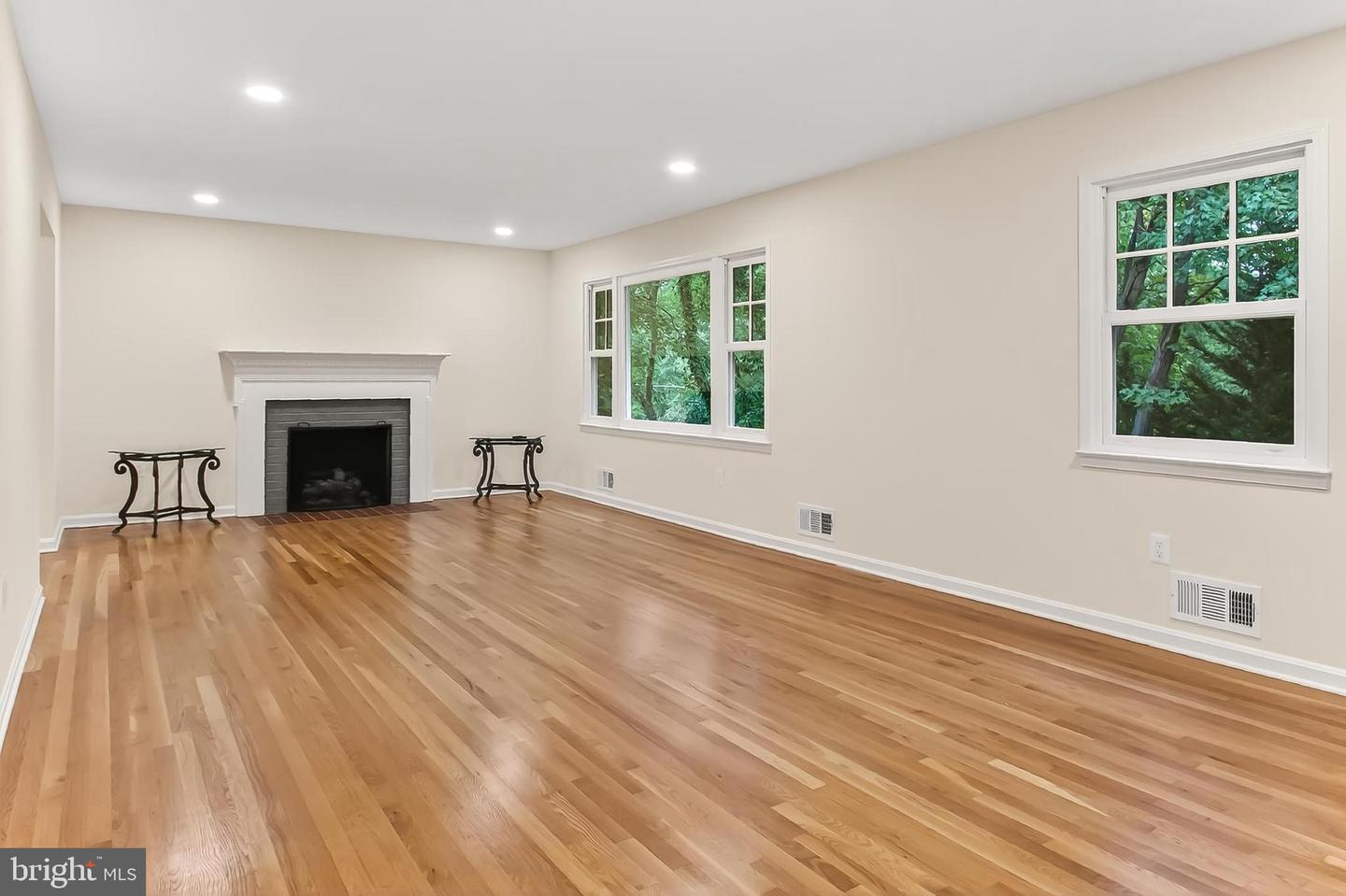 5112 CLINTON RD, ALEXANDRIA, Virginia 22312, 3 Bedrooms Bedrooms, 8 Rooms Rooms,2 BathroomsBathrooms,Residential,For sale,5112 CLINTON RD,VAFX2269286 MLS # VAFX2269286