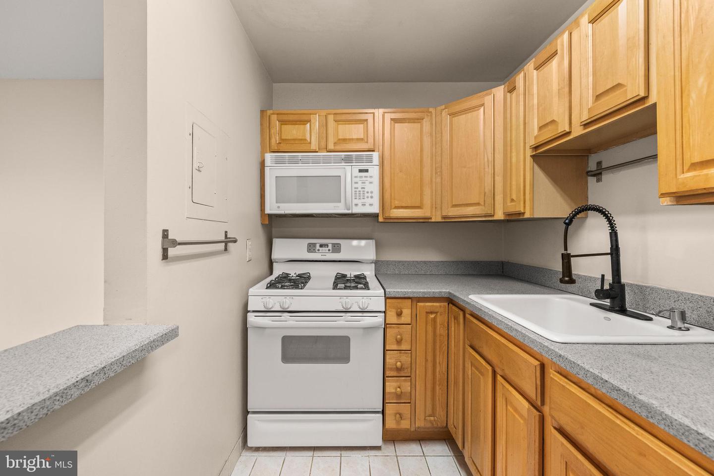 3100 S MANCHESTER ST #813, FALLS CHURCH, Virginia 22044, 1 Bedroom Bedrooms, ,1 BathroomBathrooms,Residential,For sale,3100 S MANCHESTER ST #813,VAFX2269288 MLS # VAFX2269288
