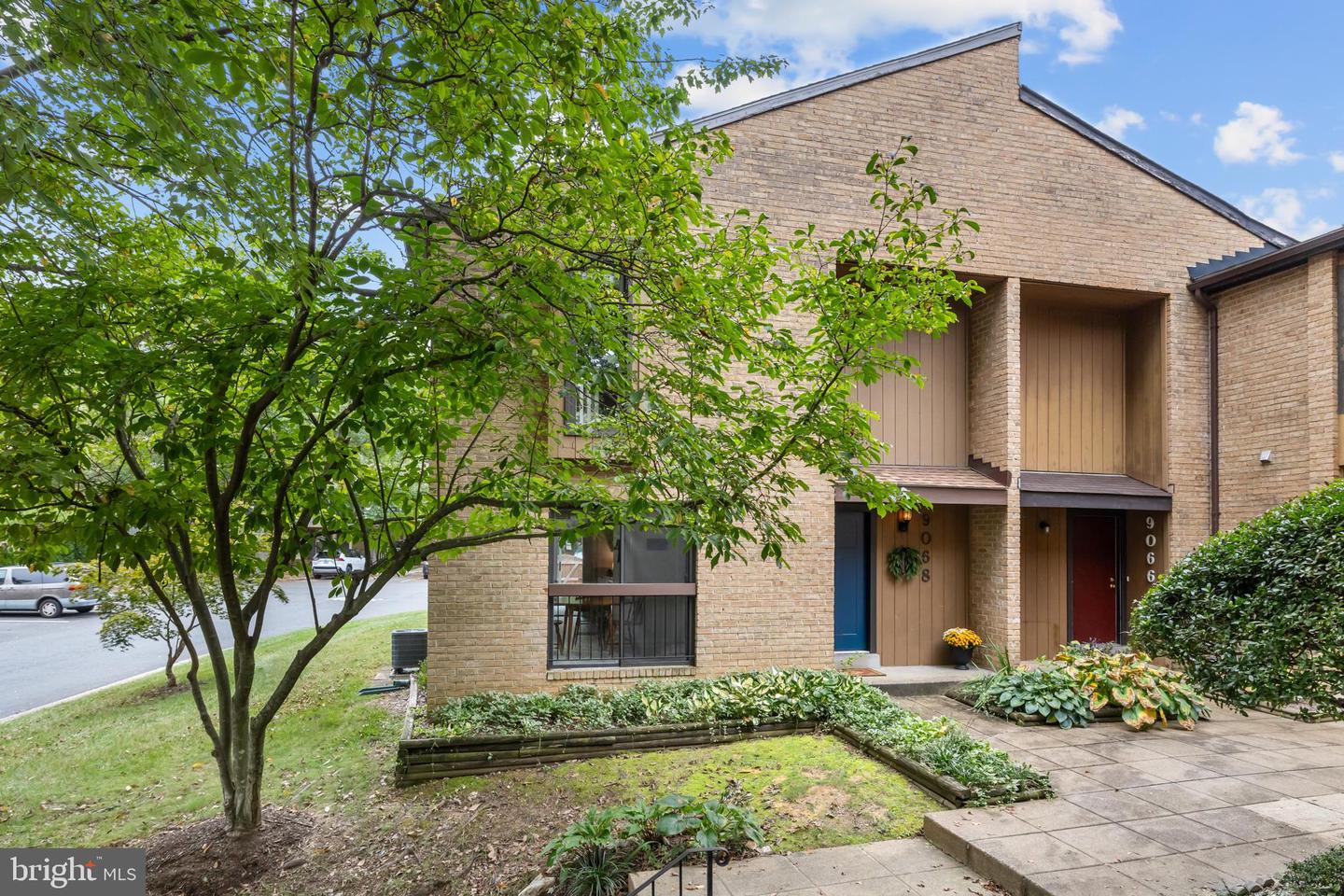 9068 BLARNEY STONE DR, SPRINGFIELD, Virginia 22152, 3 Bedrooms Bedrooms, ,3 BathroomsBathrooms,Residential,For sale,9068 BLARNEY STONE DR,VAFX2269298 MLS # VAFX2269298