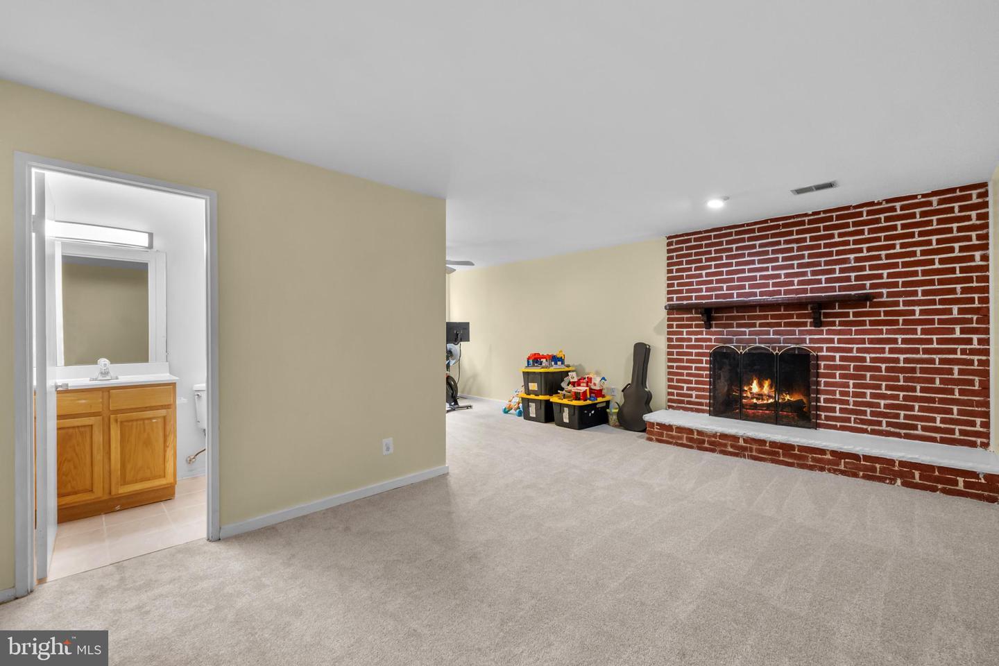 9068 BLARNEY STONE DR, SPRINGFIELD, Virginia 22152, 3 Bedrooms Bedrooms, ,3 BathroomsBathrooms,Residential,For sale,9068 BLARNEY STONE DR,VAFX2269298 MLS # VAFX2269298