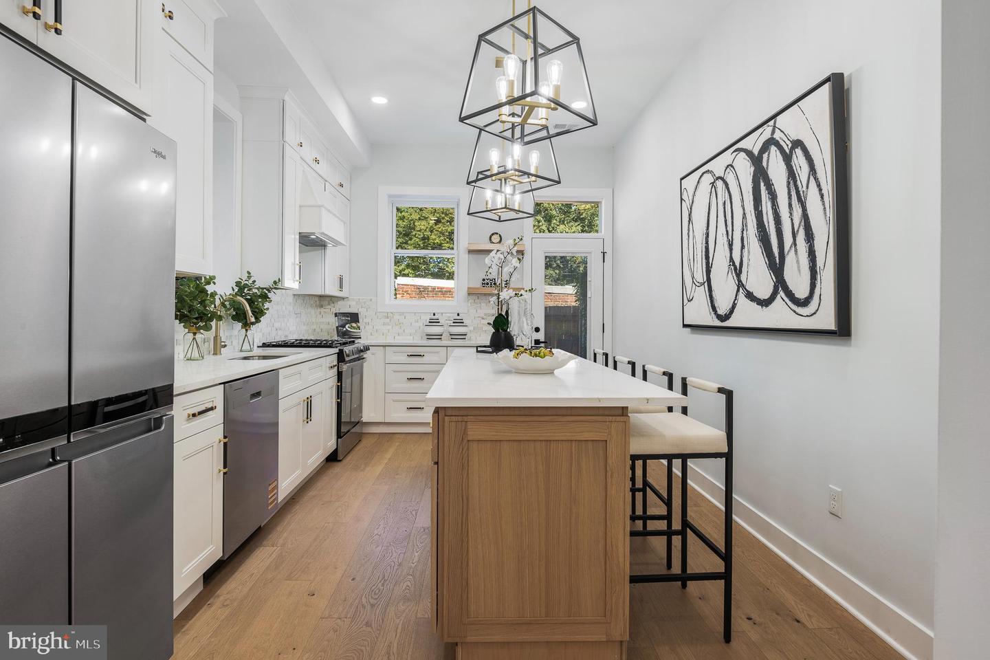916 NE C ST NE, WASHINGTON, District Of Columbia 20002, 5 Bedrooms Bedrooms, 5 Rooms Rooms,3 BathroomsBathrooms,Residential,For sale,916 NE C ST NE,DCDC2224212 MLS # DCDC2224212