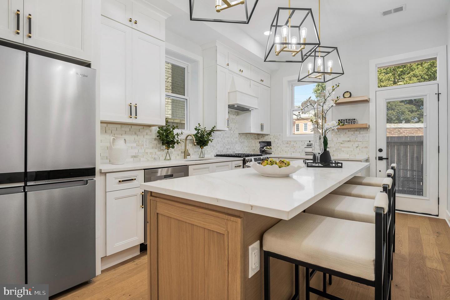 916 NE C ST NE, WASHINGTON, District Of Columbia 20002, 5 Bedrooms Bedrooms, 5 Rooms Rooms,3 BathroomsBathrooms,Residential,For sale,916 NE C ST NE,DCDC2224212 MLS # DCDC2224212