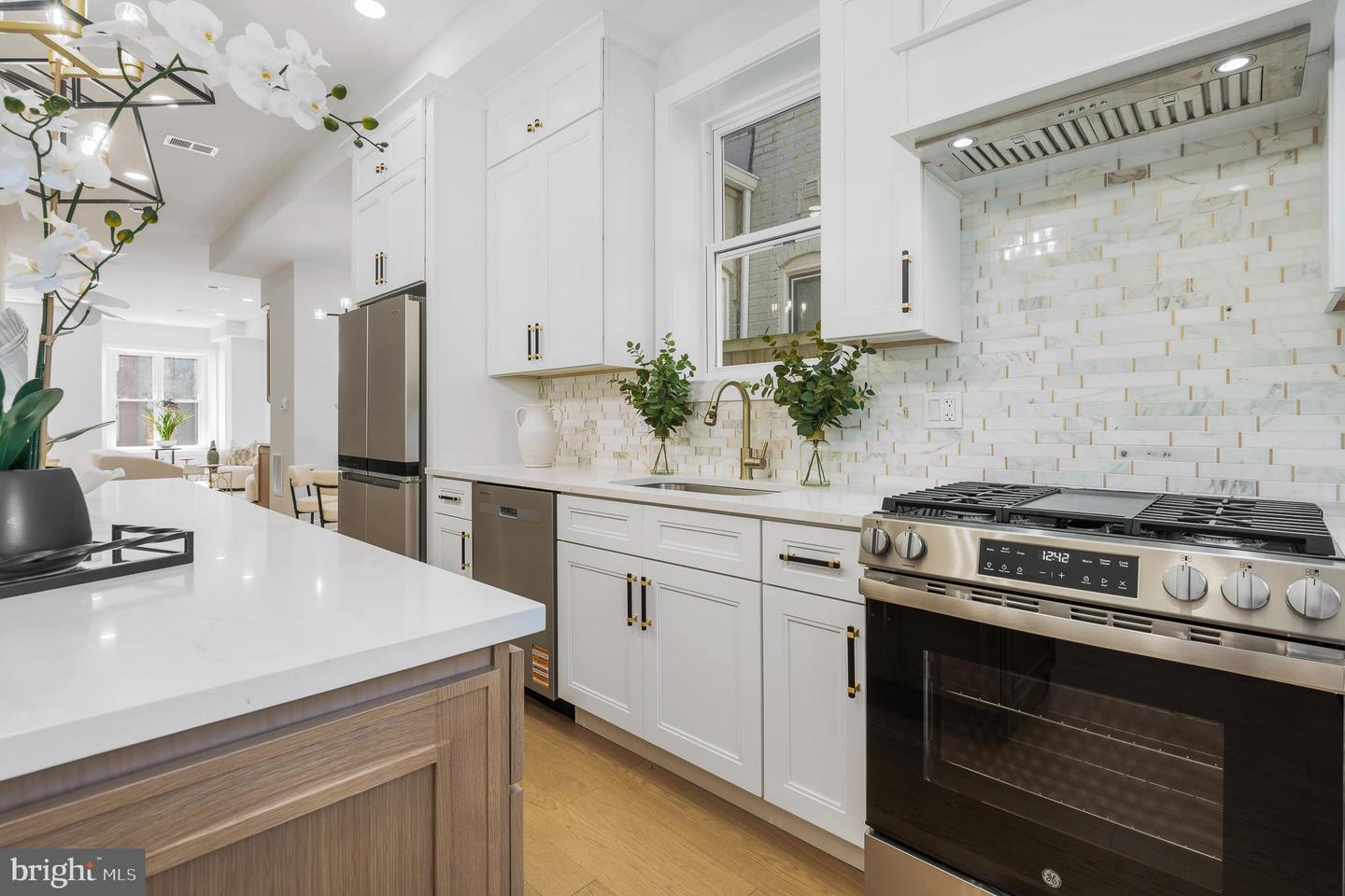 916 NE C ST NE, WASHINGTON, District Of Columbia 20002, 5 Bedrooms Bedrooms, 5 Rooms Rooms,3 BathroomsBathrooms,Residential,For sale,916 NE C ST NE,DCDC2224212 MLS # DCDC2224212