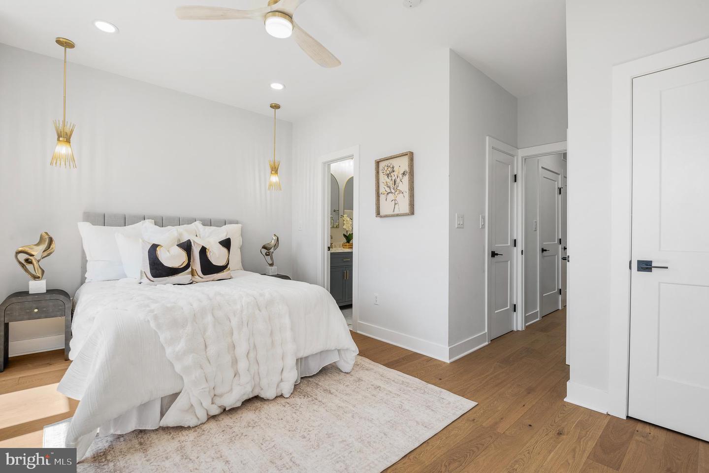 916 NE C ST NE, WASHINGTON, District Of Columbia 20002, 5 Bedrooms Bedrooms, 5 Rooms Rooms,3 BathroomsBathrooms,Residential,For sale,916 NE C ST NE,DCDC2224212 MLS # DCDC2224212