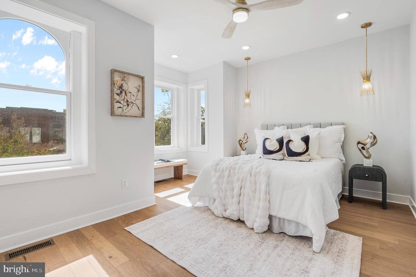 916 NE C ST NE, WASHINGTON, District Of Columbia 20002, 5 Bedrooms Bedrooms, 5 Rooms Rooms,3 BathroomsBathrooms,Residential,For sale,916 NE C ST NE,DCDC2224212 MLS # DCDC2224212