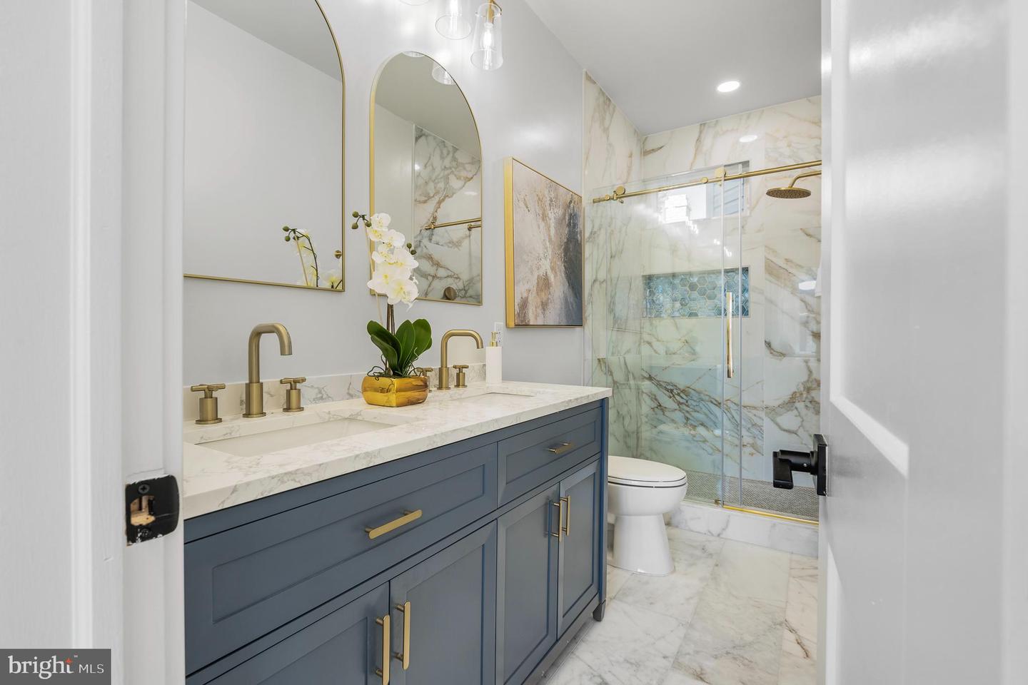 916 NE C ST NE, WASHINGTON, District Of Columbia 20002, 5 Bedrooms Bedrooms, 5 Rooms Rooms,3 BathroomsBathrooms,Residential,For sale,916 NE C ST NE,DCDC2224212 MLS # DCDC2224212