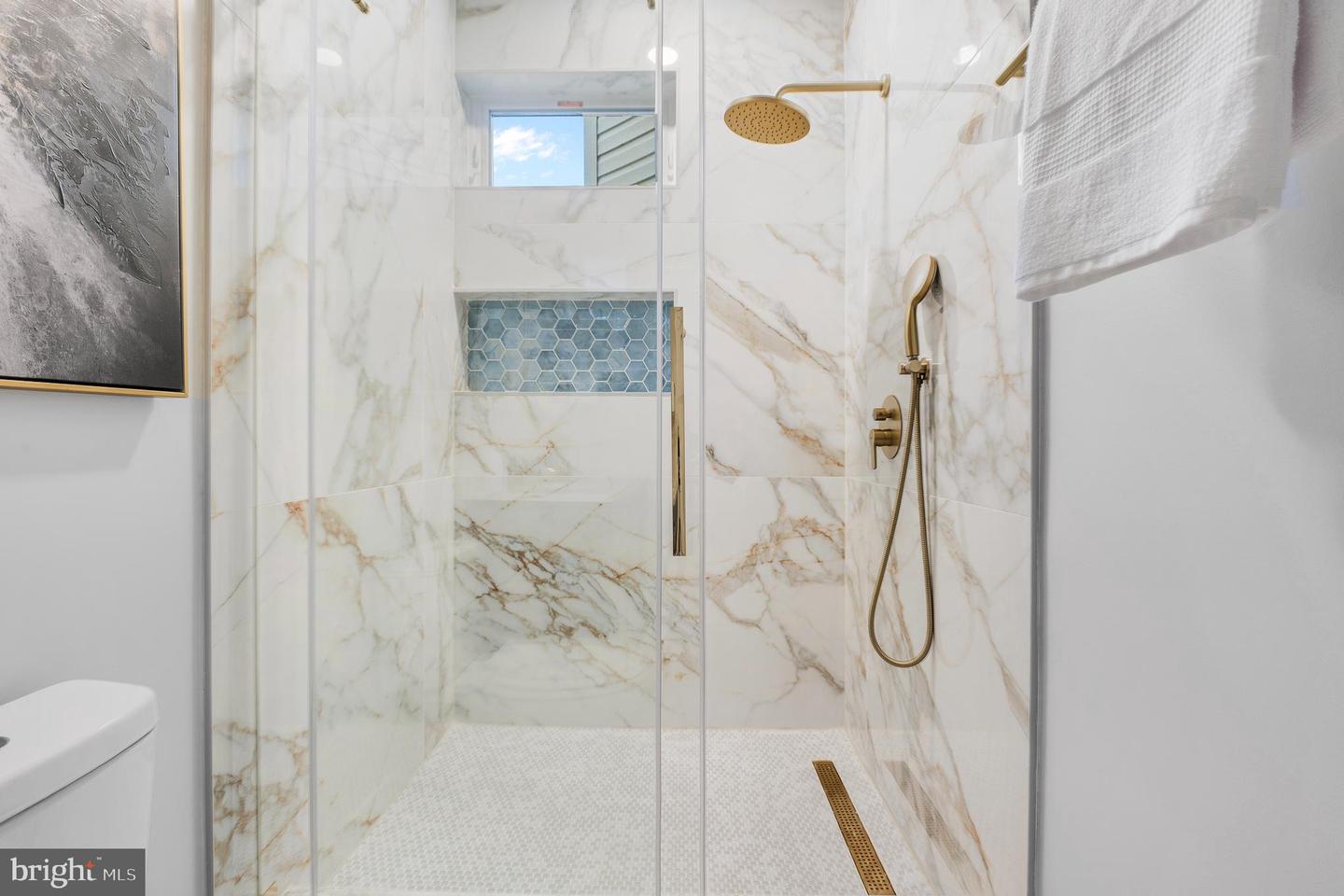 916 NE C ST NE, WASHINGTON, District Of Columbia 20002, 5 Bedrooms Bedrooms, 5 Rooms Rooms,3 BathroomsBathrooms,Residential,For sale,916 NE C ST NE,DCDC2224212 MLS # DCDC2224212