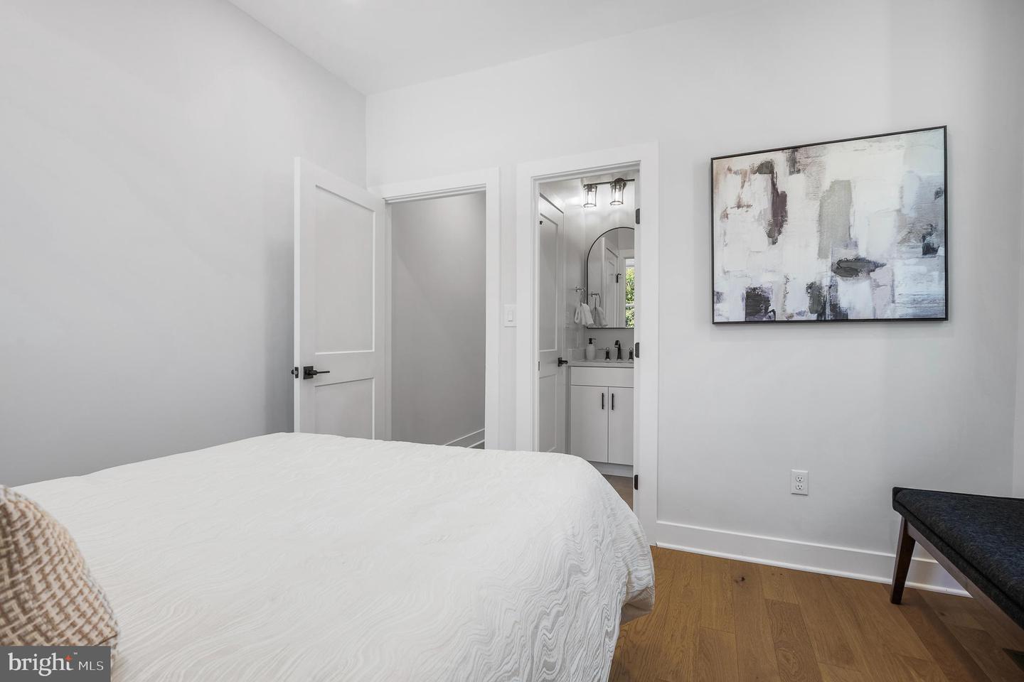 916 NE C ST NE, WASHINGTON, District Of Columbia 20002, 5 Bedrooms Bedrooms, 5 Rooms Rooms,3 BathroomsBathrooms,Residential,For sale,916 NE C ST NE,DCDC2224212 MLS # DCDC2224212