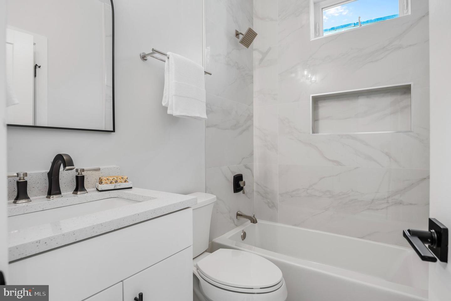 916 NE C ST NE, WASHINGTON, District Of Columbia 20002, 5 Bedrooms Bedrooms, 5 Rooms Rooms,3 BathroomsBathrooms,Residential,For sale,916 NE C ST NE,DCDC2224212 MLS # DCDC2224212