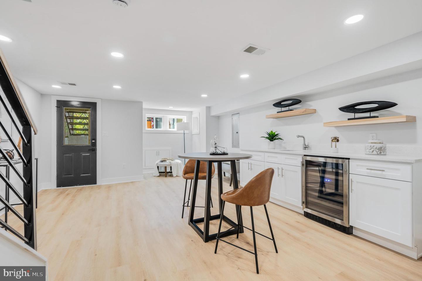 916 NE C ST NE, WASHINGTON, District Of Columbia 20002, 5 Bedrooms Bedrooms, 5 Rooms Rooms,3 BathroomsBathrooms,Residential,For sale,916 NE C ST NE,DCDC2224212 MLS # DCDC2224212