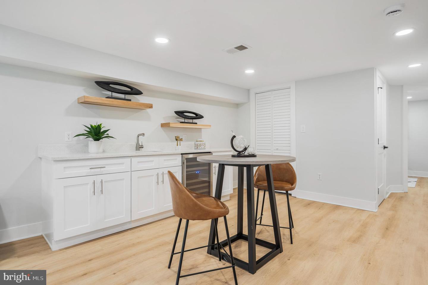916 NE C ST NE, WASHINGTON, District Of Columbia 20002, 5 Bedrooms Bedrooms, 5 Rooms Rooms,3 BathroomsBathrooms,Residential,For sale,916 NE C ST NE,DCDC2224212 MLS # DCDC2224212