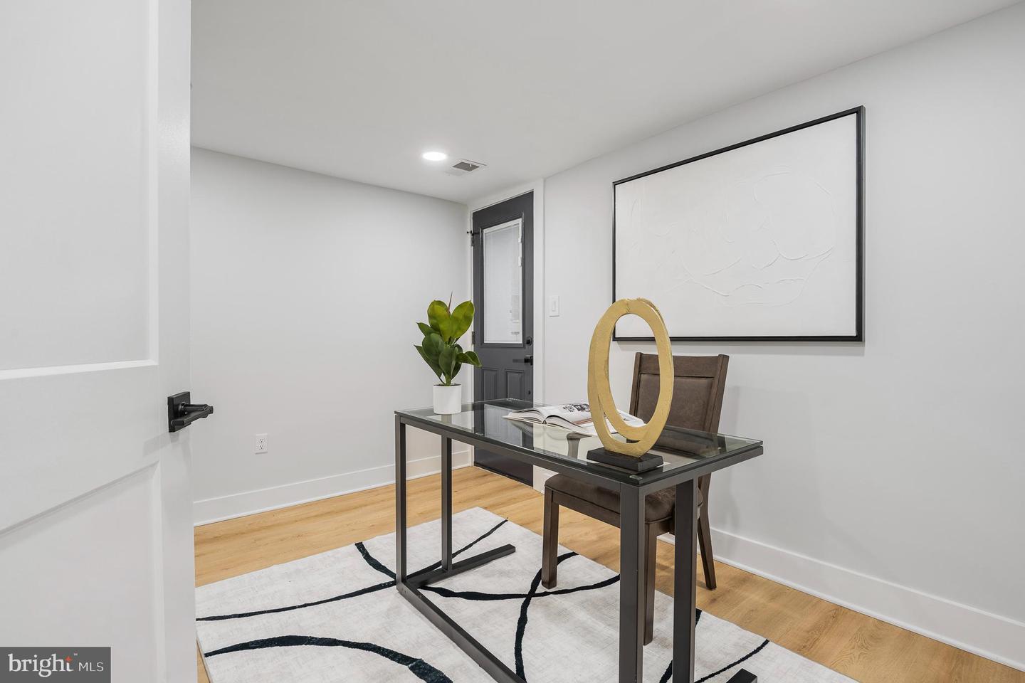 916 NE C ST NE, WASHINGTON, District Of Columbia 20002, 5 Bedrooms Bedrooms, 5 Rooms Rooms,3 BathroomsBathrooms,Residential,For sale,916 NE C ST NE,DCDC2224212 MLS # DCDC2224212