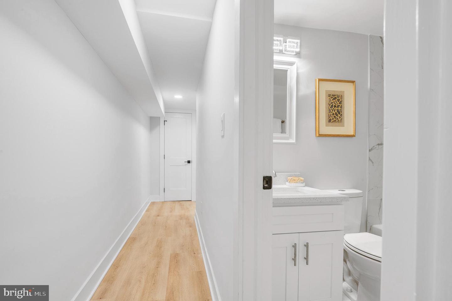 916 NE C ST NE, WASHINGTON, District Of Columbia 20002, 5 Bedrooms Bedrooms, 5 Rooms Rooms,3 BathroomsBathrooms,Residential,For sale,916 NE C ST NE,DCDC2224212 MLS # DCDC2224212