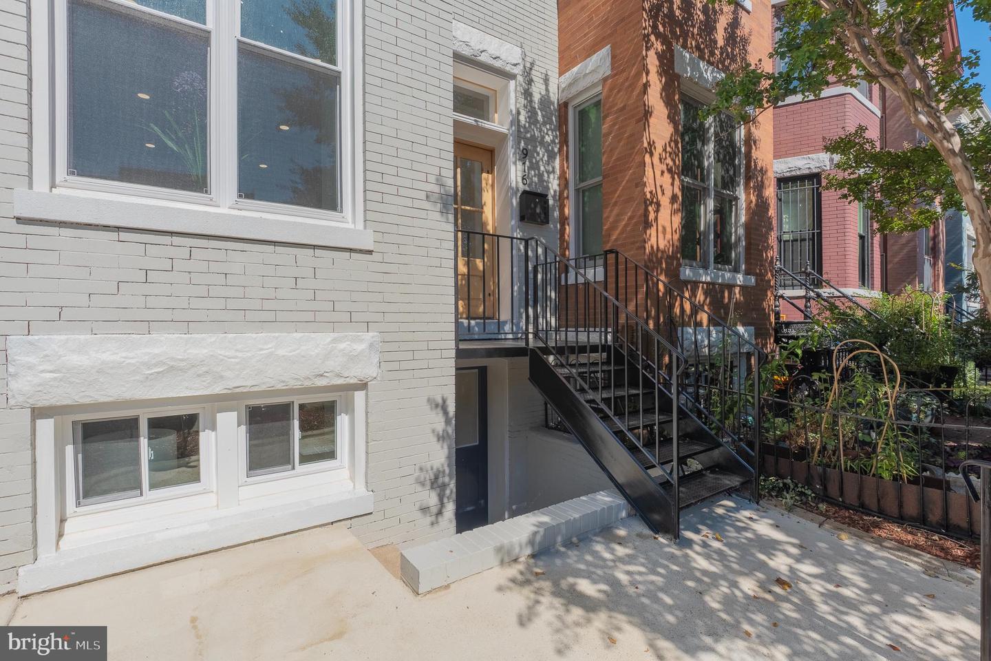 916 NE C ST NE, WASHINGTON, District Of Columbia 20002, 5 Bedrooms Bedrooms, 5 Rooms Rooms,3 BathroomsBathrooms,Residential,For sale,916 NE C ST NE,DCDC2224212 MLS # DCDC2224212