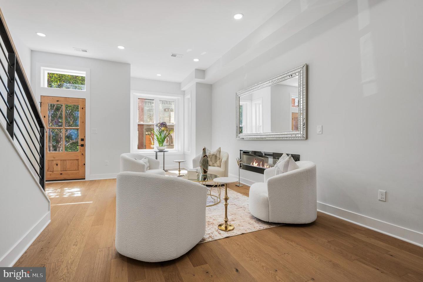 916 NE C ST NE, WASHINGTON, District Of Columbia 20002, 5 Bedrooms Bedrooms, 5 Rooms Rooms,3 BathroomsBathrooms,Residential,For sale,916 NE C ST NE,DCDC2224212 MLS # DCDC2224212