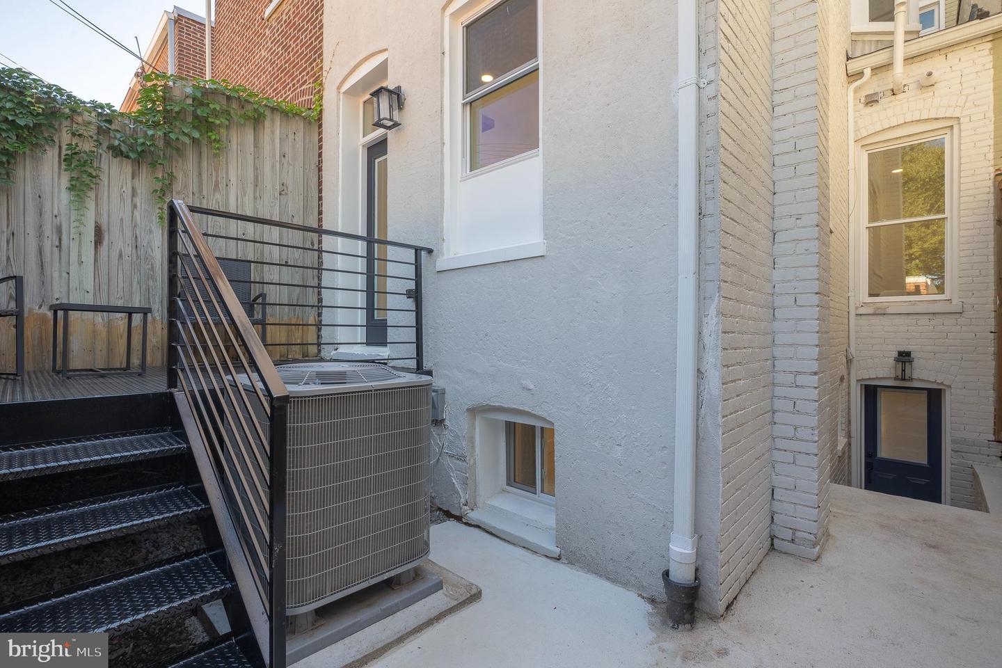 916 NE C ST NE, WASHINGTON, District Of Columbia 20002, 5 Bedrooms Bedrooms, 5 Rooms Rooms,3 BathroomsBathrooms,Residential,For sale,916 NE C ST NE,DCDC2224212 MLS # DCDC2224212