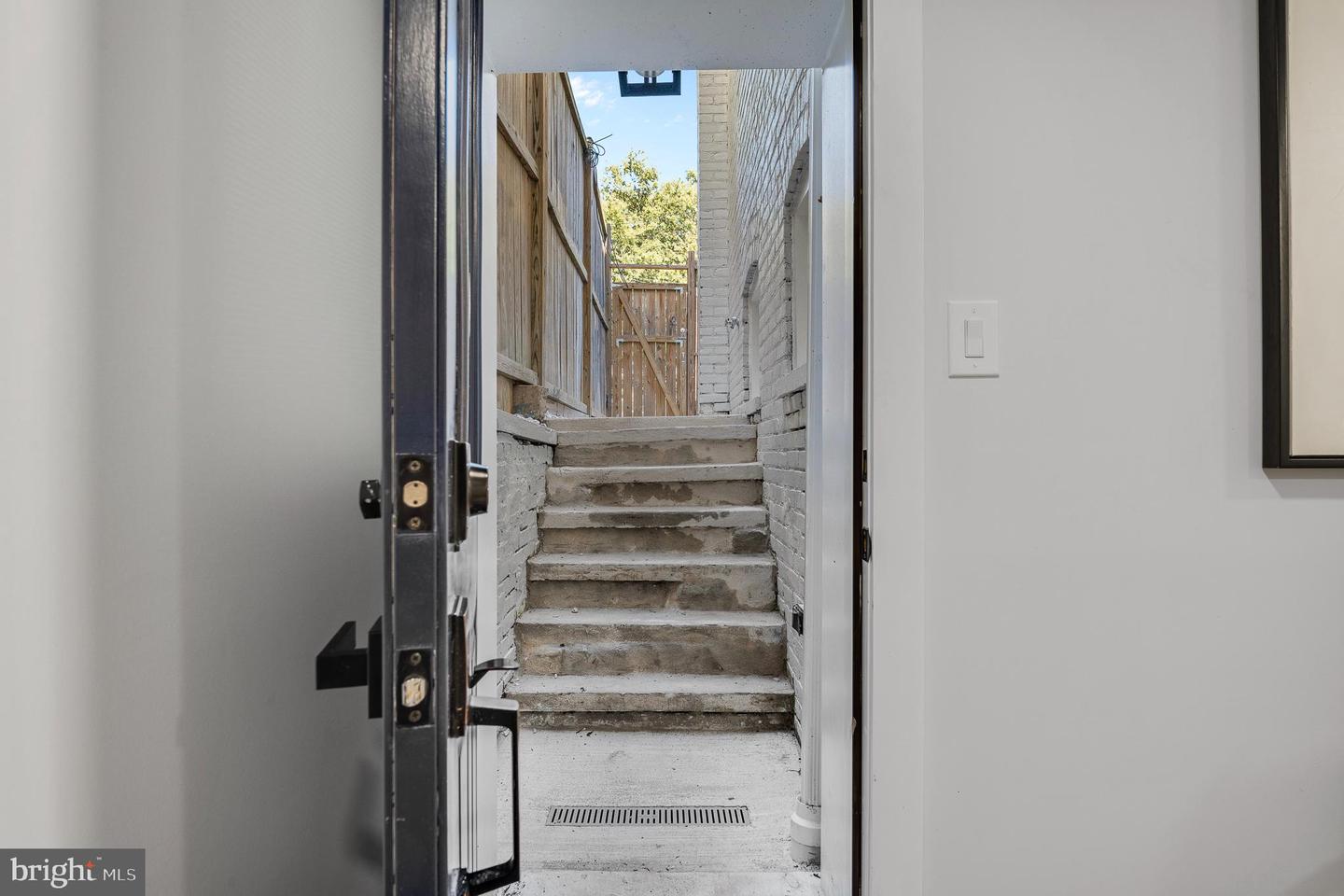 916 NE C ST NE, WASHINGTON, District Of Columbia 20002, 5 Bedrooms Bedrooms, 5 Rooms Rooms,3 BathroomsBathrooms,Residential,For sale,916 NE C ST NE,DCDC2224212 MLS # DCDC2224212